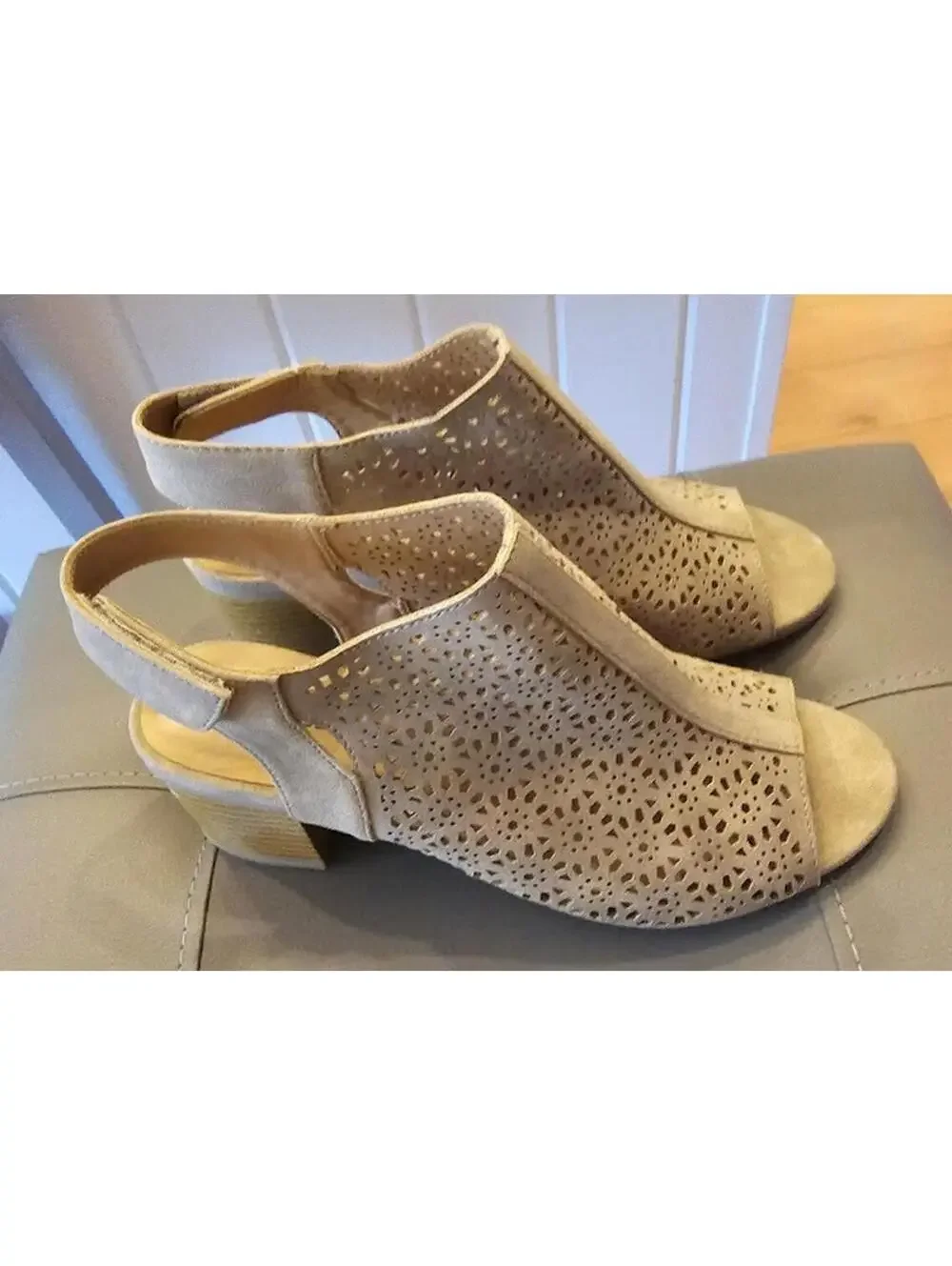 City Classified Women's Tan Peep Toe Chunky Heel Bootie Sz 9